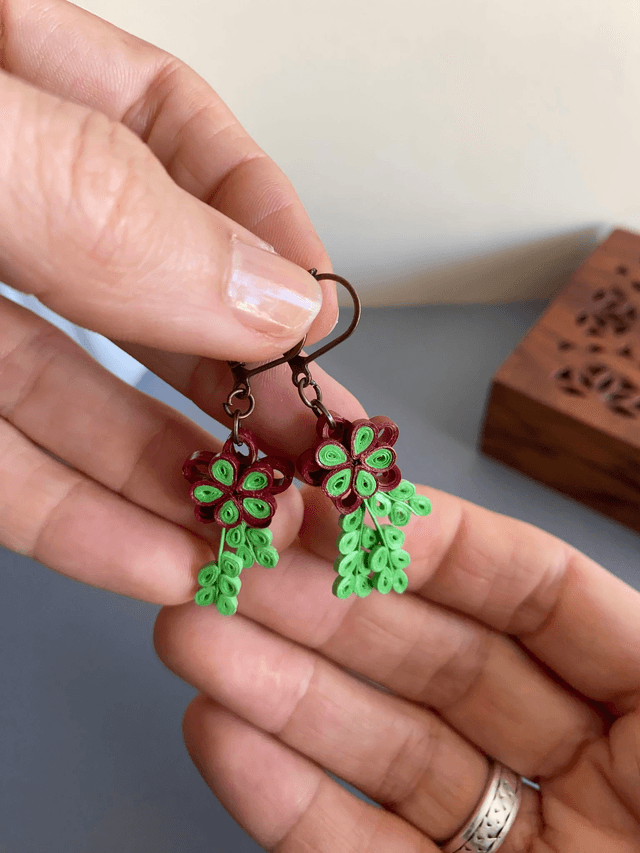 Fleur et feuilles rouge et vert